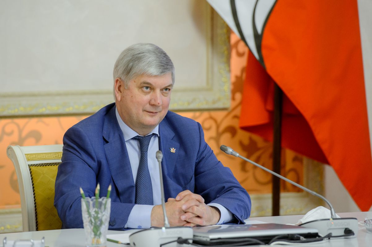 Воронежский губернатор: на поддержку трудовых коллективов выделят 500 млн