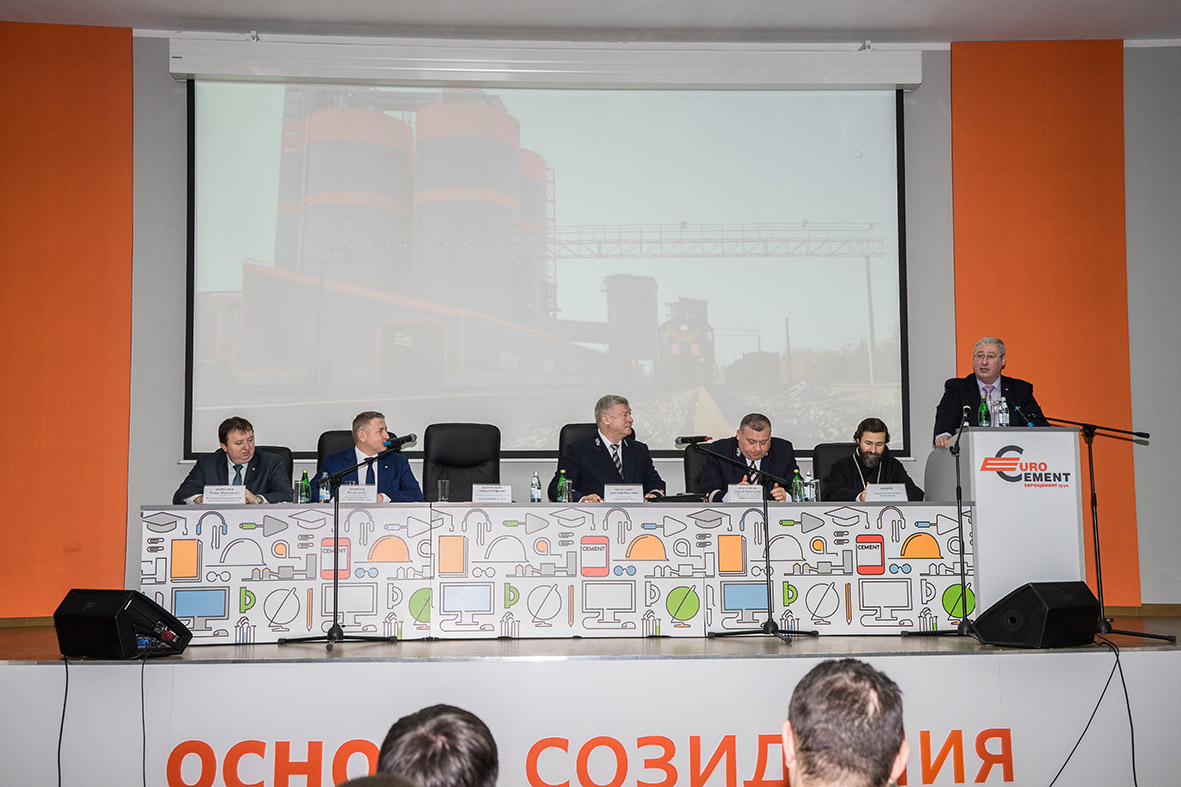 Воронежский филиал «ЕВРОЦЕМЕНТ груп» увеличит отгрузку жд транспортом в 2017 году
