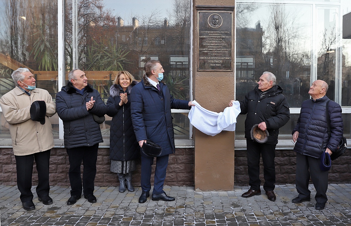 В ВГТУ состоялось торжественное открытие мемориальной доски Николаю Ульянову