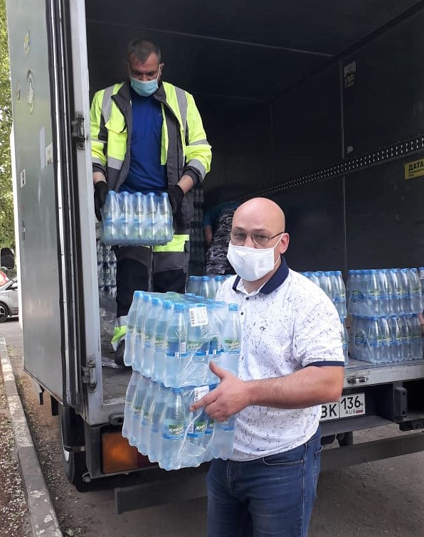 «Воронежский пивзавод» передал 10 000 бутылок питьевой воды и помогает с приобретением дезинфицирующего оборудования для соцучреждений Воронежской области