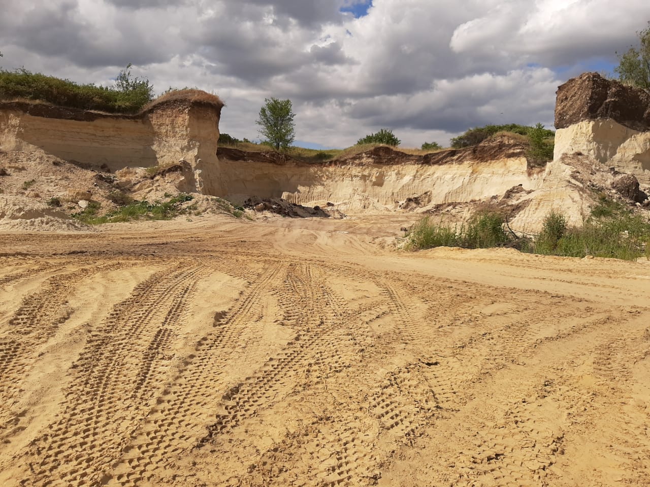 Выявлена незаконная добыча песка