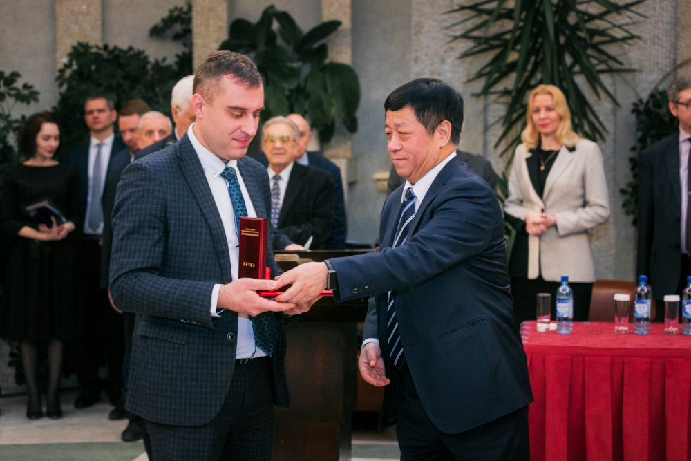 «Премия посла Китая в Российской Федерации» вручена инженеру из ВЦРД