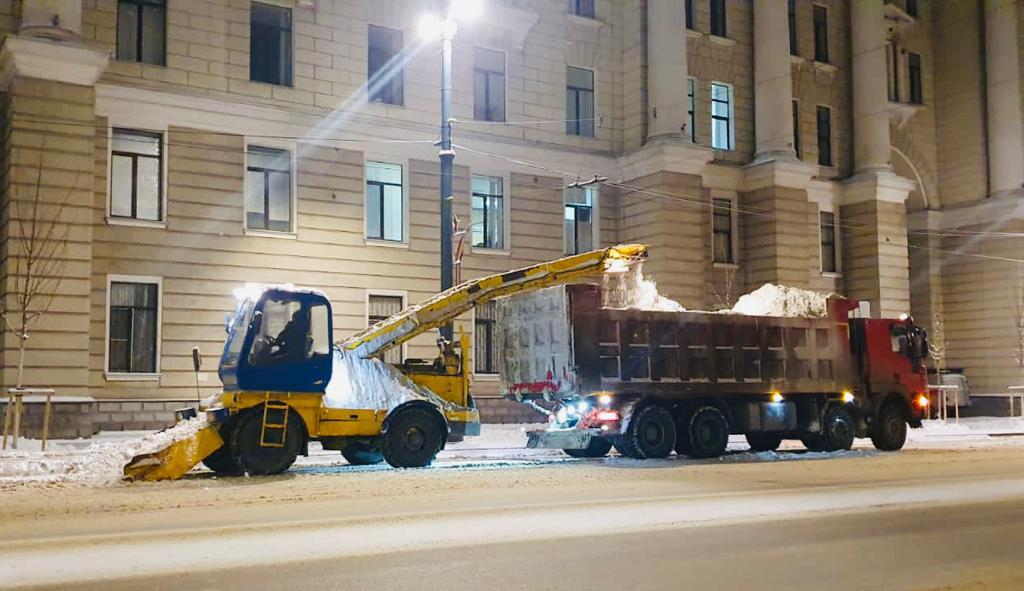 3768 кубометров снега было вывезено за ночь с городских улиц