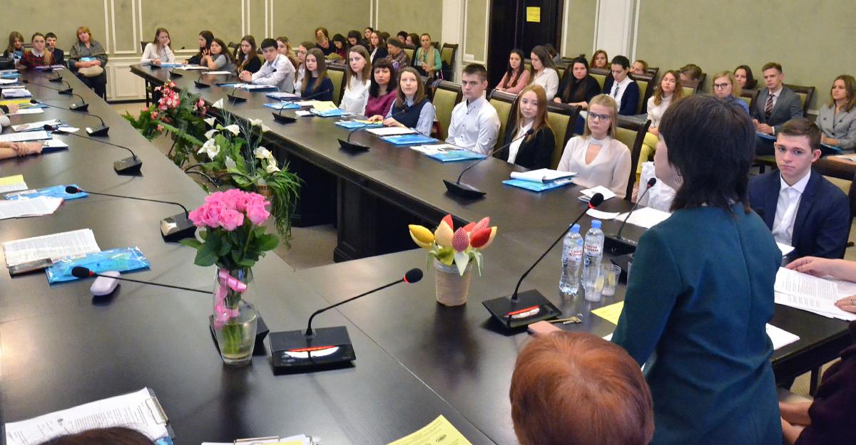 Опорный университет провел для школьников Воронежской области и областей ЦЧР масштабную конференцию по экономике