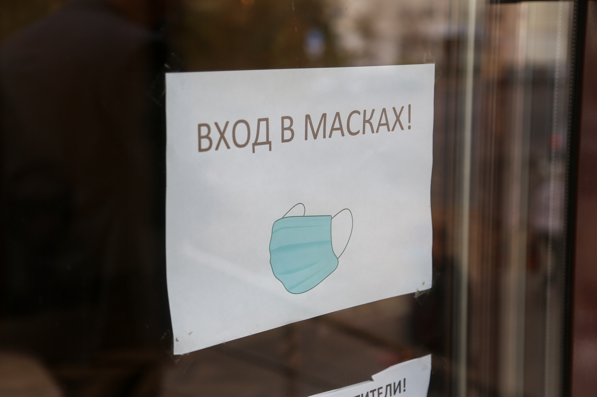 В Воронеже продолжаются рейды по соблюдению масочного режима на объектах торговли и бытового обслуживания