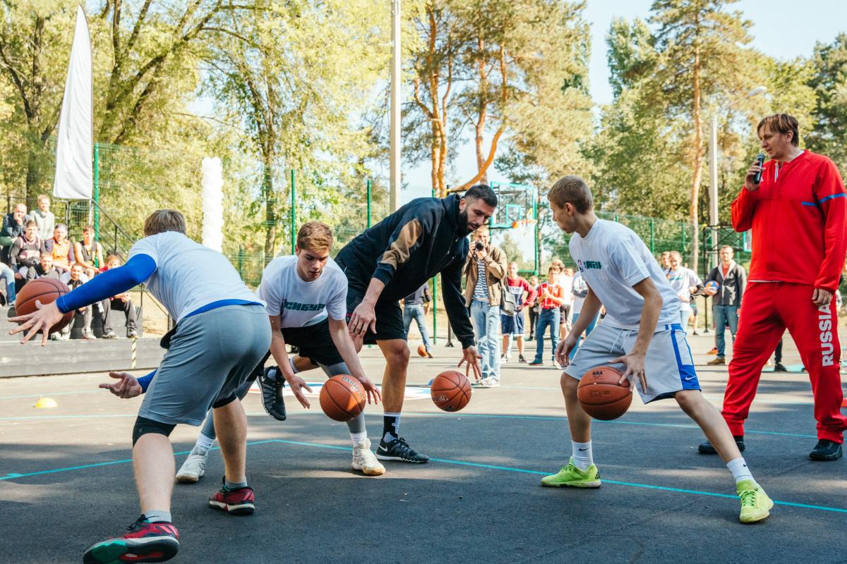 СИБУР и NBA открыли в Воронеже Центр уличного баскетбола