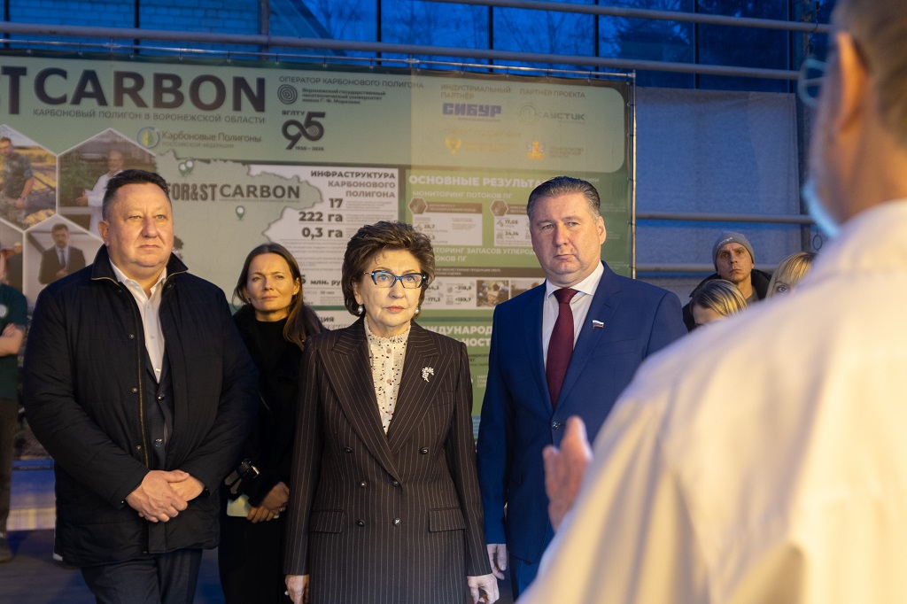 Делегация Евразийского женского форума изучила кадровые и экологические практики СИБУРа в Воронеже