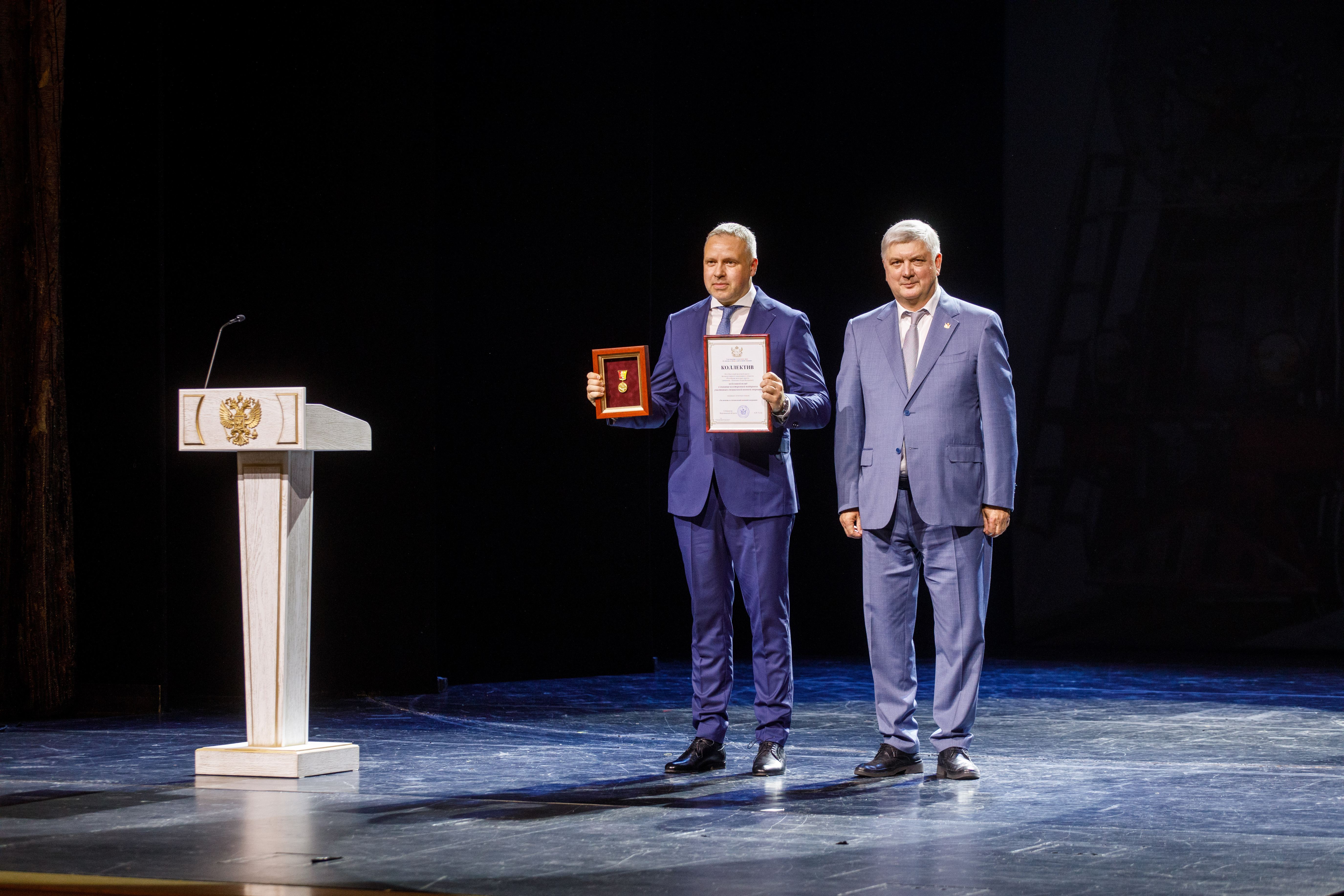 Ко Дню железнодорожника отличников отрасли отметили наградами