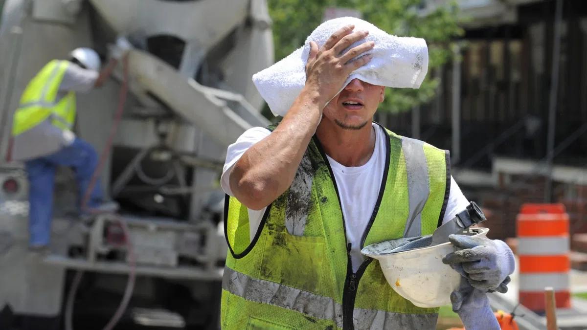 В действующем законодательстве нет норм, которые обязывают работодателя отпускать сотрудников домой при определённой температуре