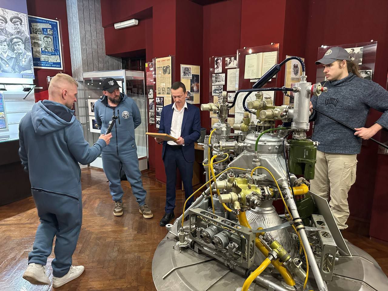 Воронеж дал старт автопробегу в честь 40-летия станции «Мир»: диалог поколений и промышленные традиции