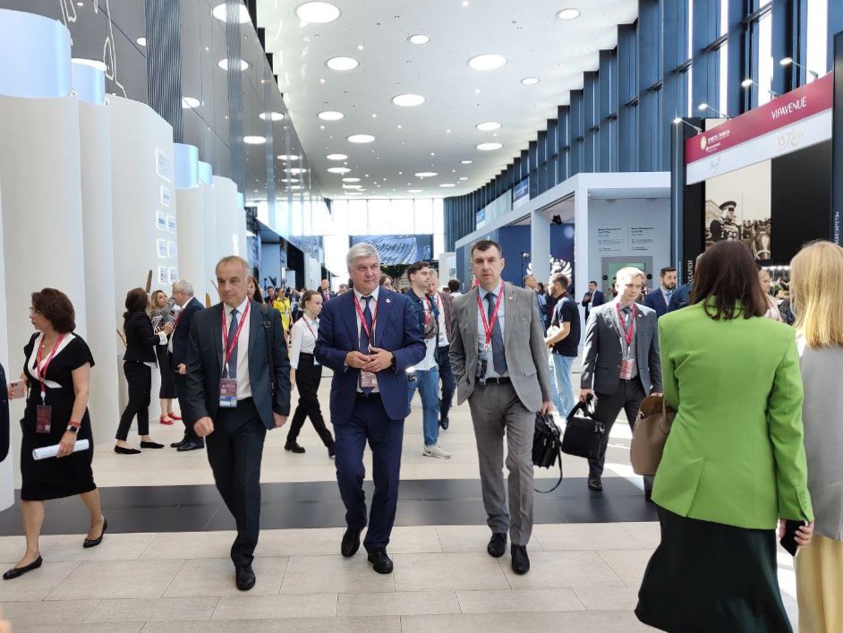 О развитии транспортной отрасли в регионе договорились на ПМЭФ