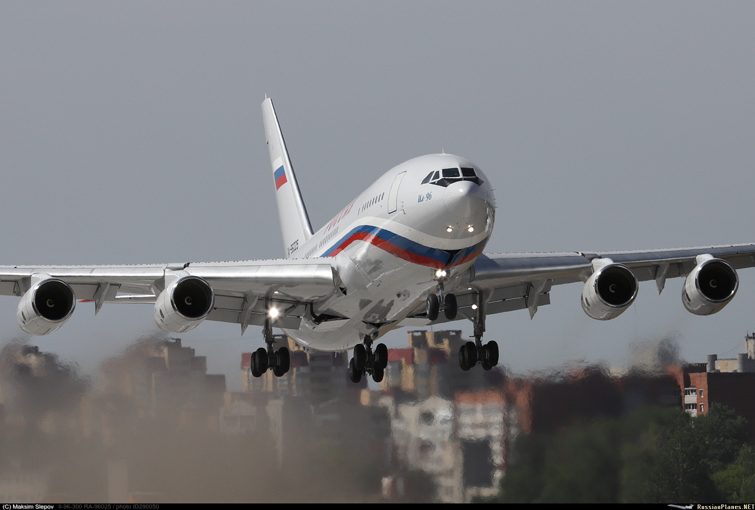 30 лет назад воронежский самолет Ил-96-300 совершил первый регулярный рейс